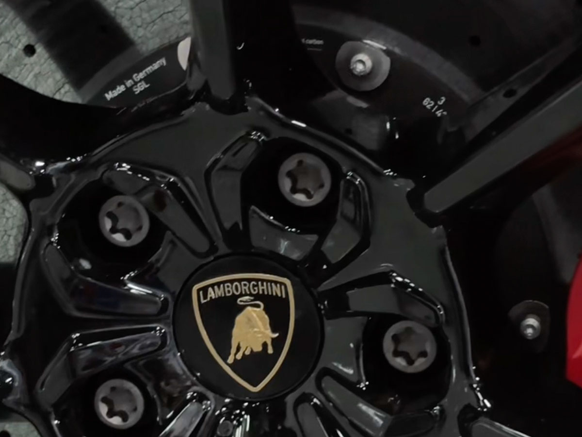 Оклейка кузова Lamborghini