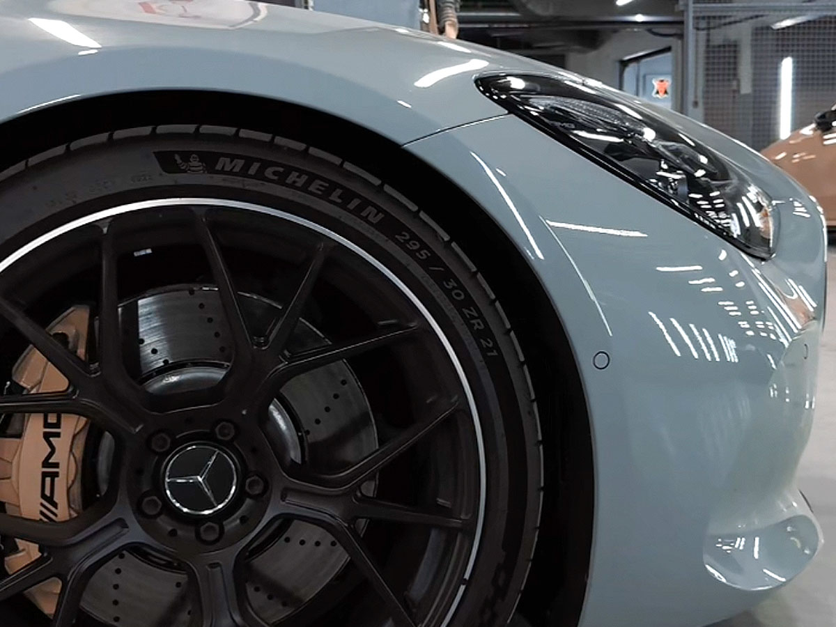 Оклейка кузова Mercedes AMG